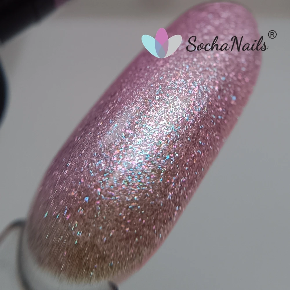 Manicure w kolorze Ragazza 371 - jasny róż z miękką, satynową opalizacją