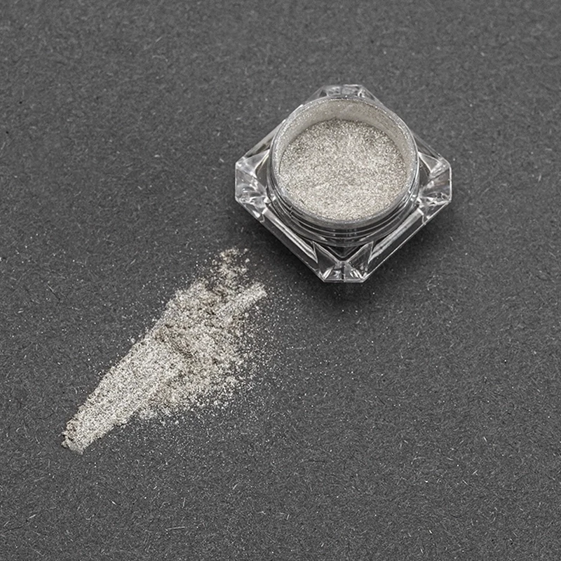 elarto-pylek-do-zdobienia-paznokci-chrome-powder-silver-mirror-0-5-g-zawartosc.webp