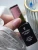 Mega Base Pink 15 ml - dłoń z różowym manicure trzymająca flakon Victoria Vynn, czyste różowe paznokcie o wyraźnym kryciu