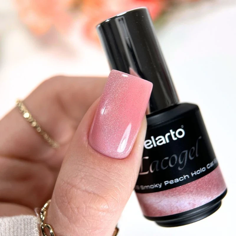 Lacogel Smoky Peach Holo Cat Eye nr 909 - stylizacja paznokci, brzoskwinia z holograficzną migoczącą smugą kociego oka
