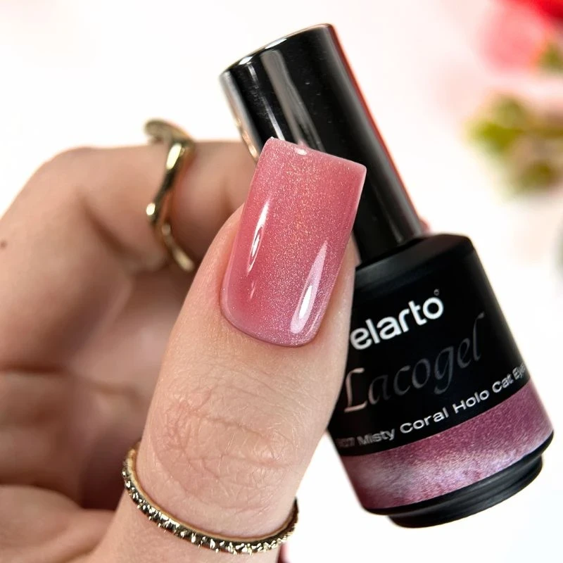 Lacogel Misty Coral Holo Cat Eye nr 907 - stylizacja paznokci, koral z subtelną holograficzną smugą kociego oka