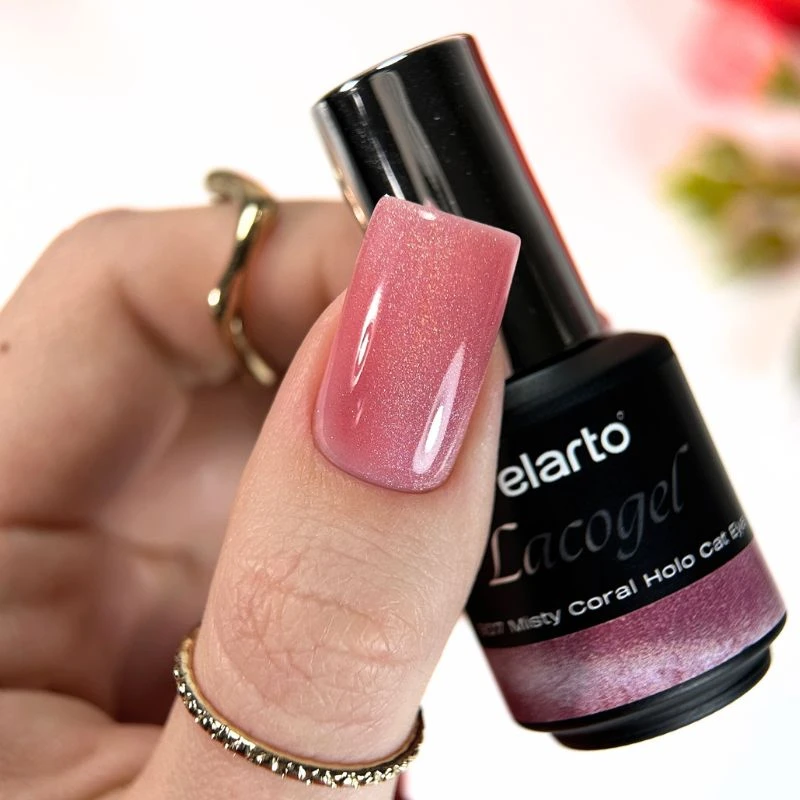 Lacogel Misty Coral Holo Cat Eye nr 907 - stylizacja paznokci, koral z subtelną holograficzną smugą kociego oka