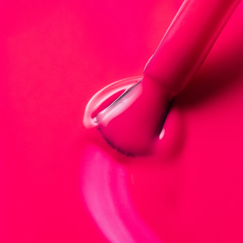 Lacogel Flamingo nr 673S - zbliżenie na soczysty flamingowy róż, kremowe pełne krycie