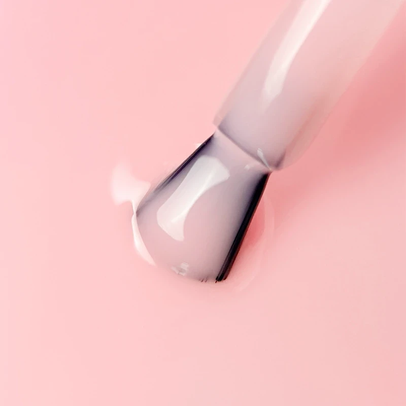 Lacogel Pinky Promise nr 863 - zbliżenie na mleczno-różowy welon, półprzezroczyste budowalne krycie