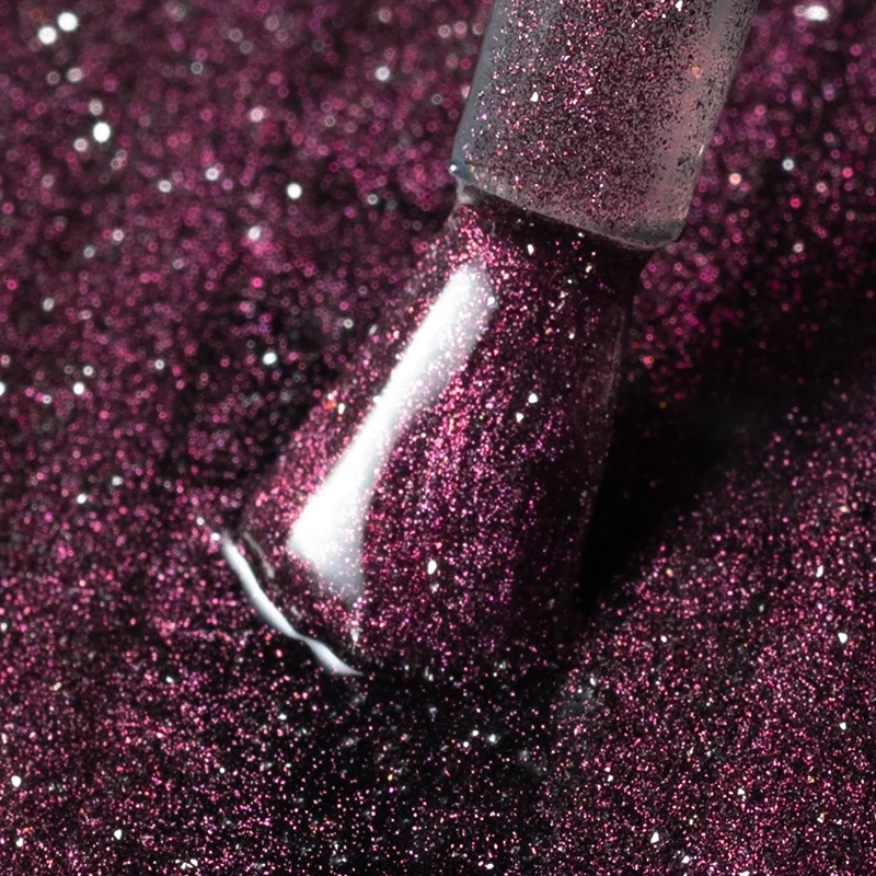 Lacogel Meowgic Rose nr 938 - zbliżenie na różową magnetyczną smugę cat eye, głęboki burgund z drobinkami flash