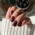 Lacogel Bomb(k)owo! nr 944 - manicure w głębokim burgundowym fiolecie z holograficznym migotaniem
