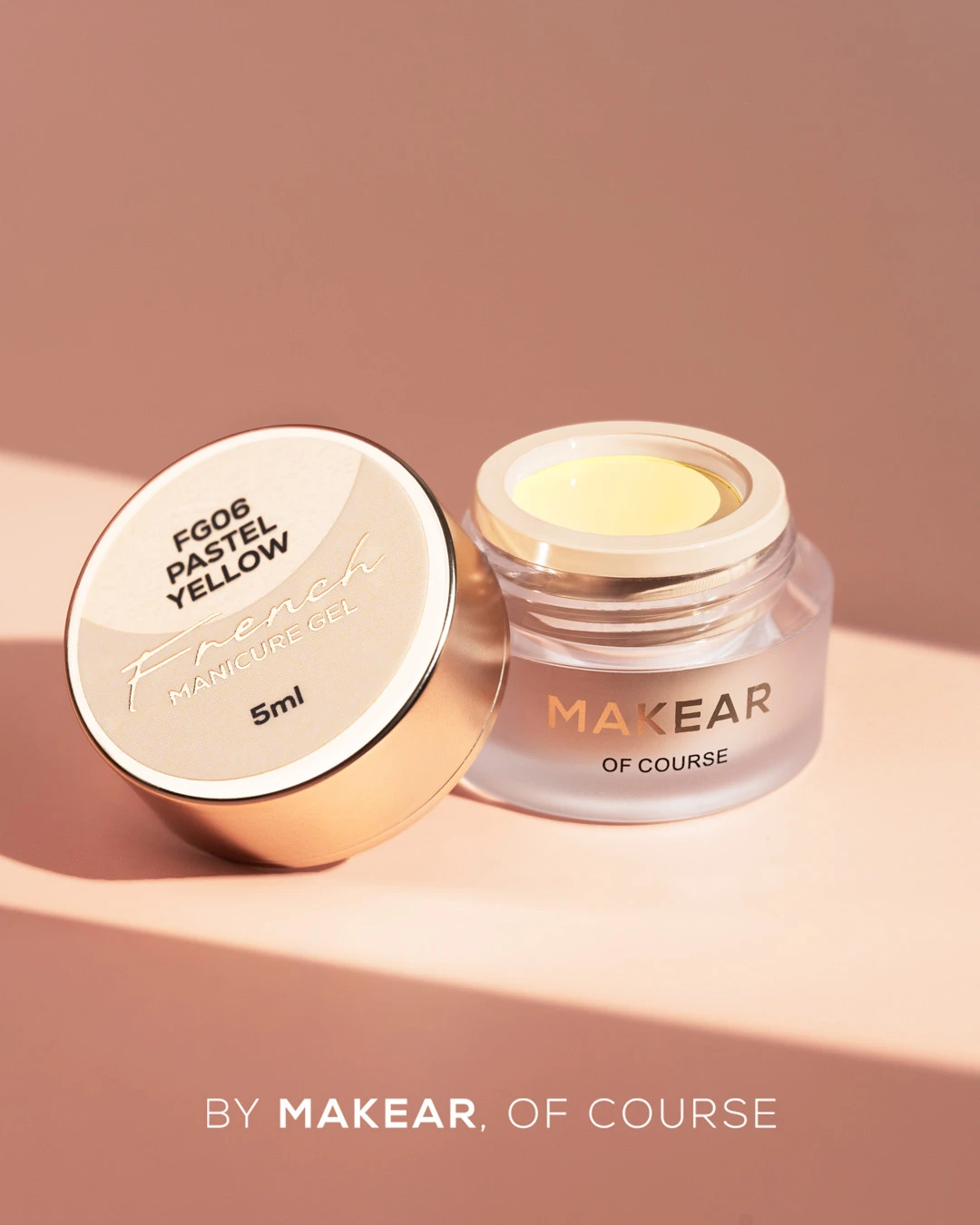 Makear French Manicure Gel Yellow FG06 5 ml, słoiczek z otwartym wieczkiem i żelem w środku