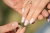 Efekt mlecznobiałego manicure z drobinką VV 460 Diamond Ring na paznokciach