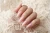 Manicure old money lakierem 463 Pink Bridesmaid - kremowy jasny róż z beżem na paznokciach