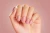 Mega Base Cover Natural 8 ml - stylizacja paznokci, różowo-nude na dłoni