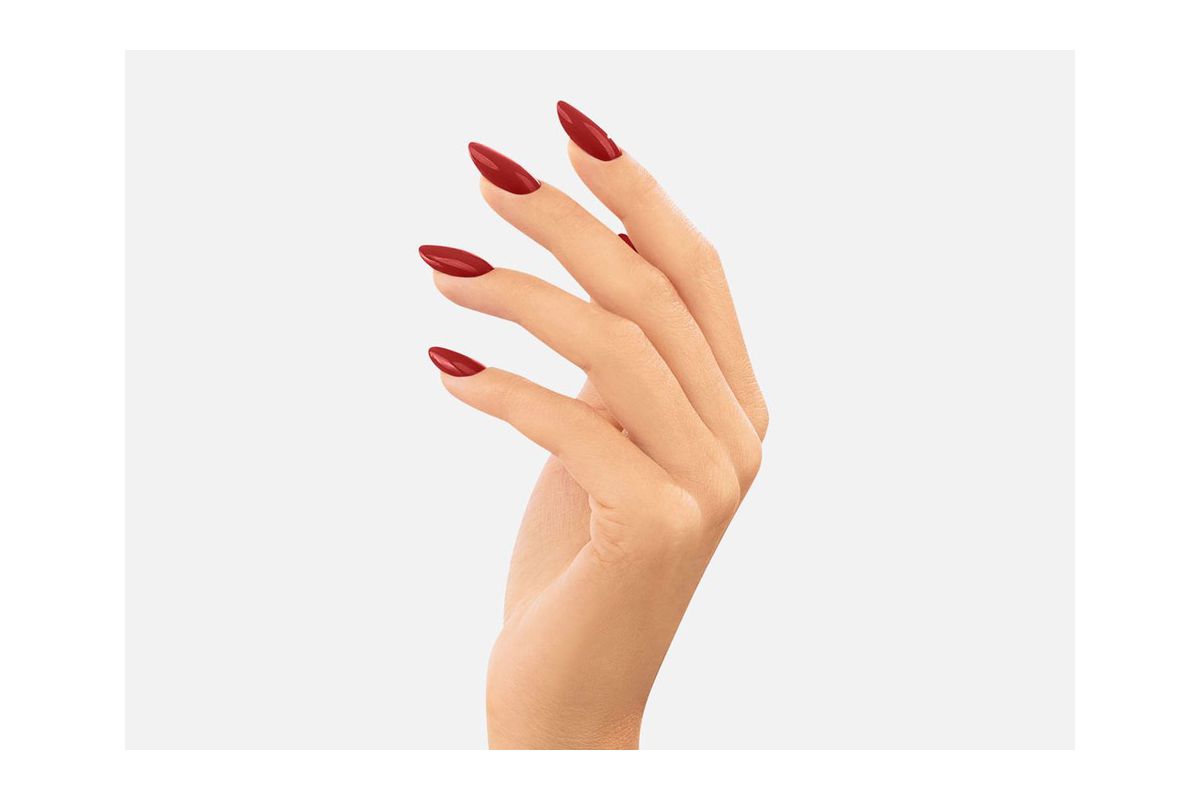 Swatch koloru lakieru hybrydowego Victoria Vynn Pure 206 Red Battlement na paznokciach
