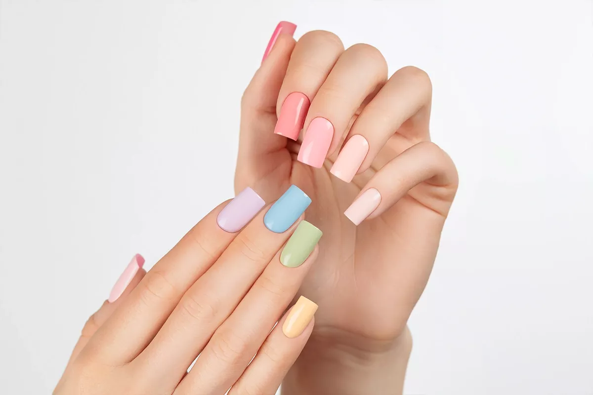 Lakier hybrydowy Victoria Vynn Pure Creamy Hybrid nr 268 Almost Pink - swatch na paznokciach