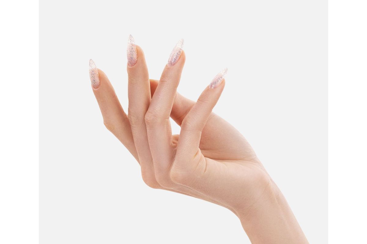 Victoria Vynn Pure Creamy Hybrid 038 Star Event 8 ml - srebrne drobinki o wielowymiarowym blasku w transparentnej masie