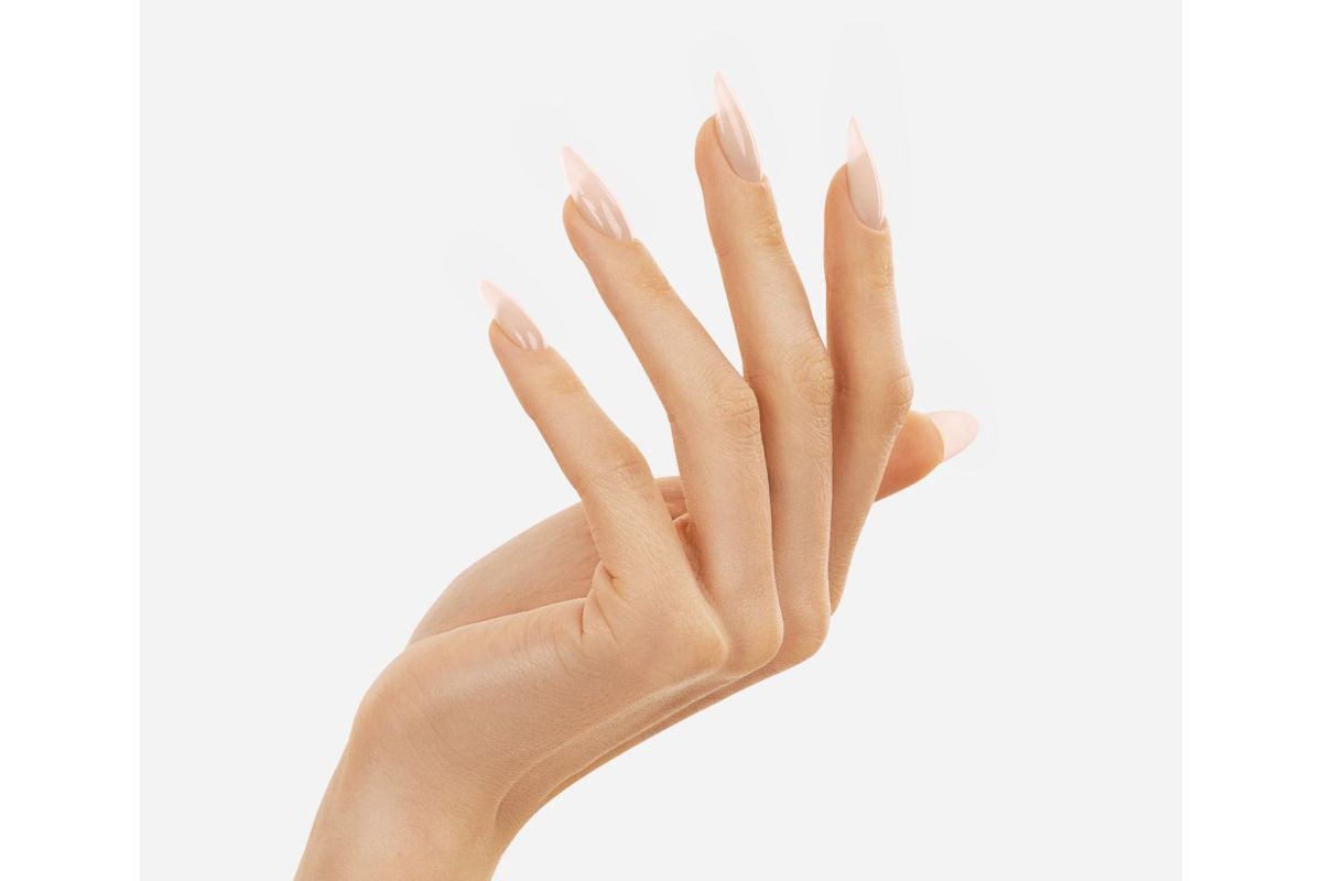 GEL POLISH 010 In The Nude - naturalny odcień skóry z różową nutą, pełne krycie w dwóch warstwach
