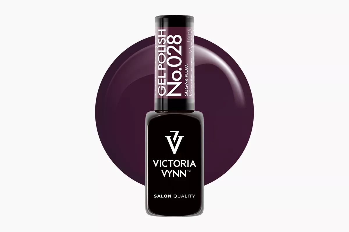 Victoria Vynn GEL POLISH 028 Sugar Plum 8 ml - przygaszony, ciemny fiolet na paznokciach