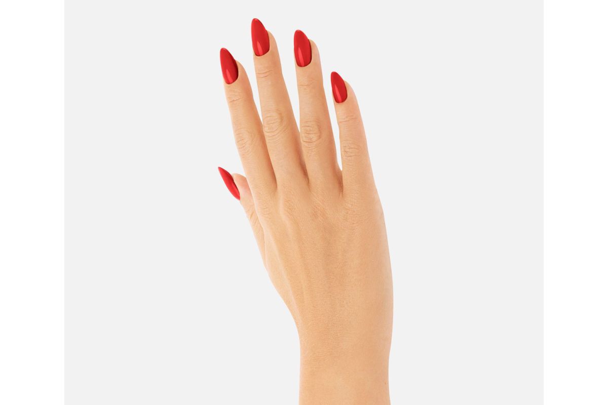 Victoria Vynn Gel Polish 050 Royal Red - nasycona królewska czerwień na paznokciach