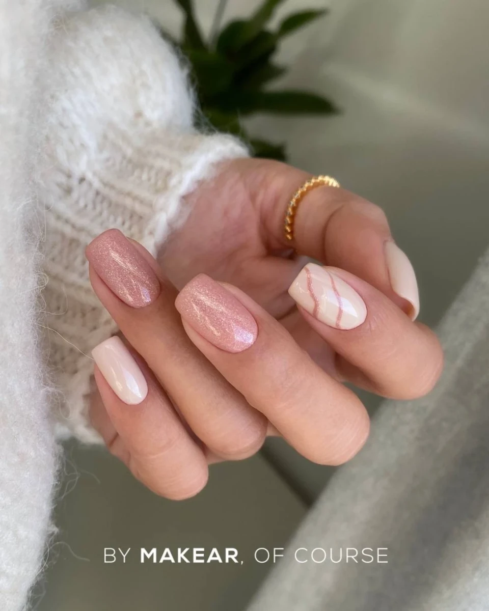 Makear lakier hybrydowy S31 Knick Knacks - dymny mauve-beige z drobnym pyłem pod światłem, 8 ml
