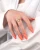 Makear N39 owocowy neonowy koral - bliski kadr manicure