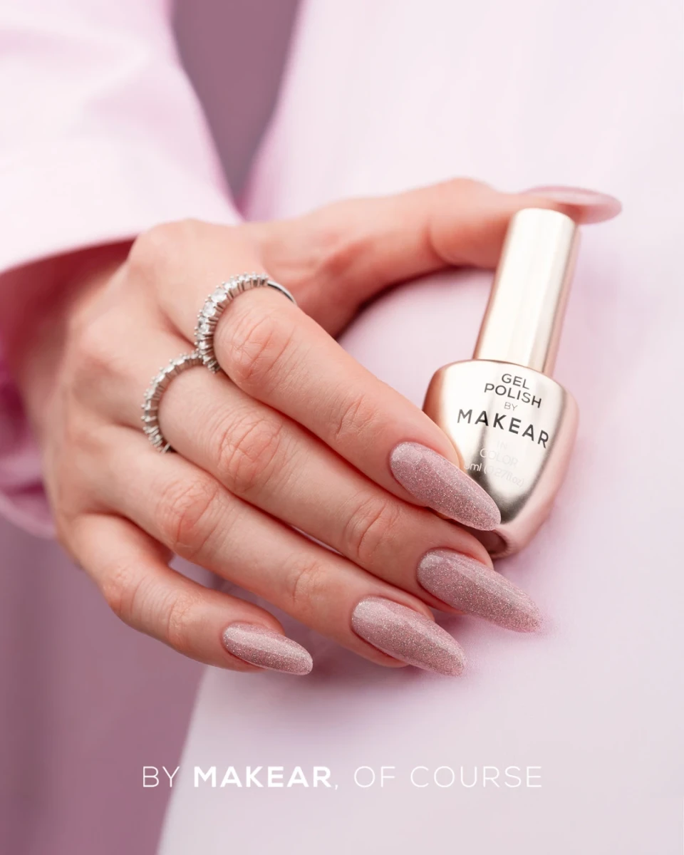 Makear 896 Moonlight Disco - jasny nude na paznokciach ze srebrnym flashem moonlight pod światłem, 8 ml