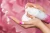Aplikacja pianki SENSO Love Me z dozownika na dłoń po manicure hybrydowym