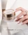 Słoiczek Makear Gel&Go Up GU02 Marshmallow 50 ml w dłoni, długie paznokcie migdałowe w mlecznej bieli