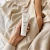 Yokaba PrebioFoot Cream 75 ml w dłoni, podręczny format tuby