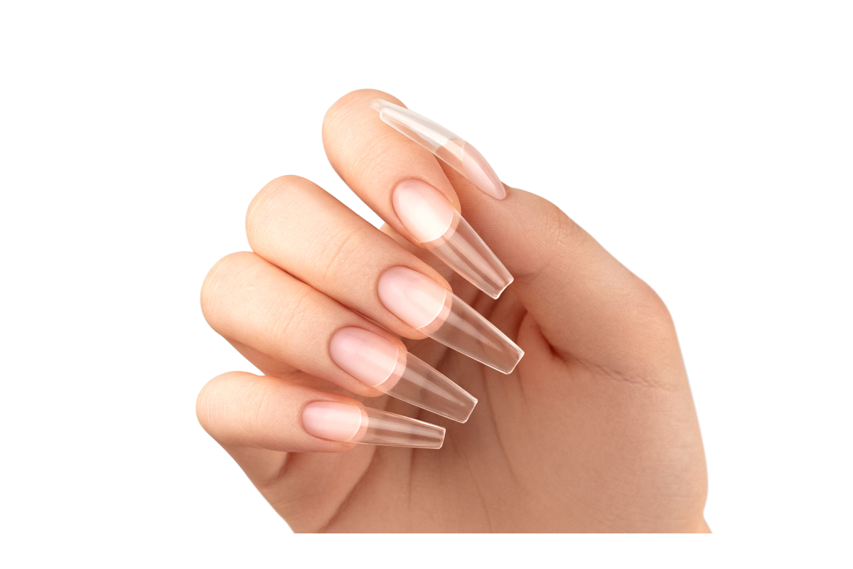 Soft Gel Tips Long Coffin Victoria Vynn, przezroczyste tipsy nałożone na paznokcie