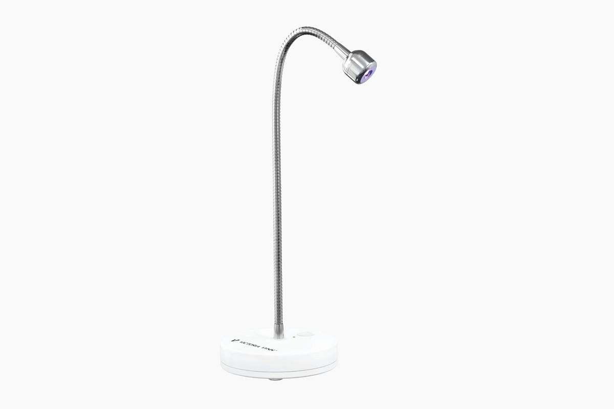 Lampa LED Victoria Vynn Soft Gel Tips od frontu, świecąca na fioletowo dioda w chromowanej głowicy