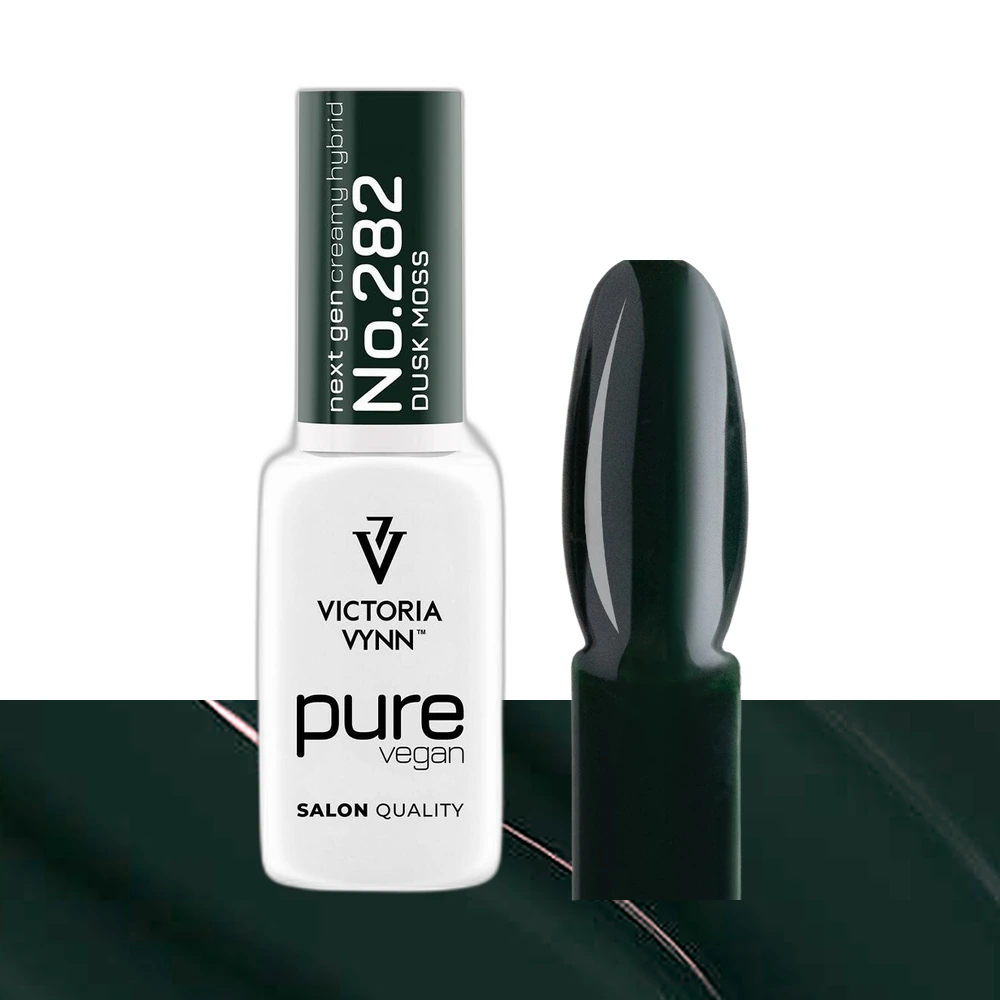 Victoria Vynn Pure Vegan Creamy Hybrid nr 282 Dusk Moss 8 ml, butelka obok paznokietnika z zielonym lakierem