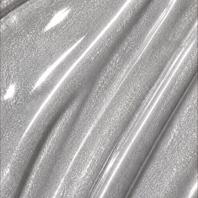 Lakier hybrydowy Yokaba Infinity 24 Silver Dust, tekstura z drobinkami z bliska