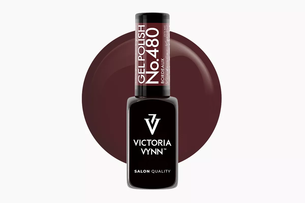 Victoria Vynn Gel Polish 480 Bordeaux 8 ml, butelka lakieru hybrydowego na tle bordowego wybarwienia