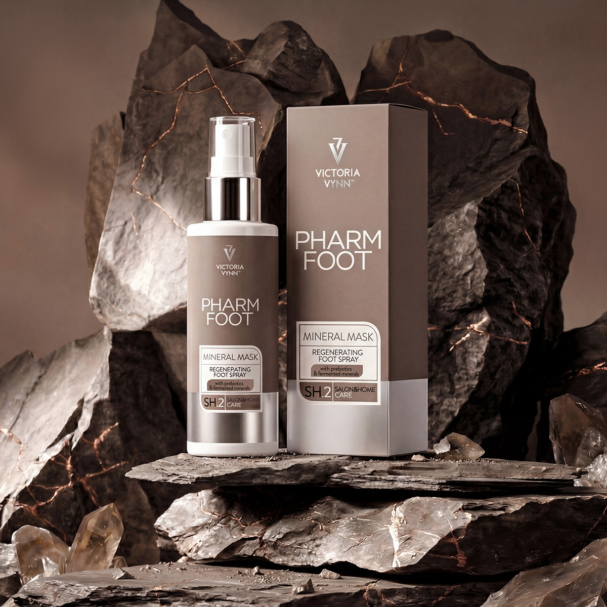 Spray MINERAL MASK Pharm Foot 150 ml z pudełkiem na tle skał