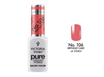 Lakier hybrydowy Victoria Vynn Pure Creamy Hybrid 106 Birthday Cake 8 ml, butelka i wzornik koloru na tipsie