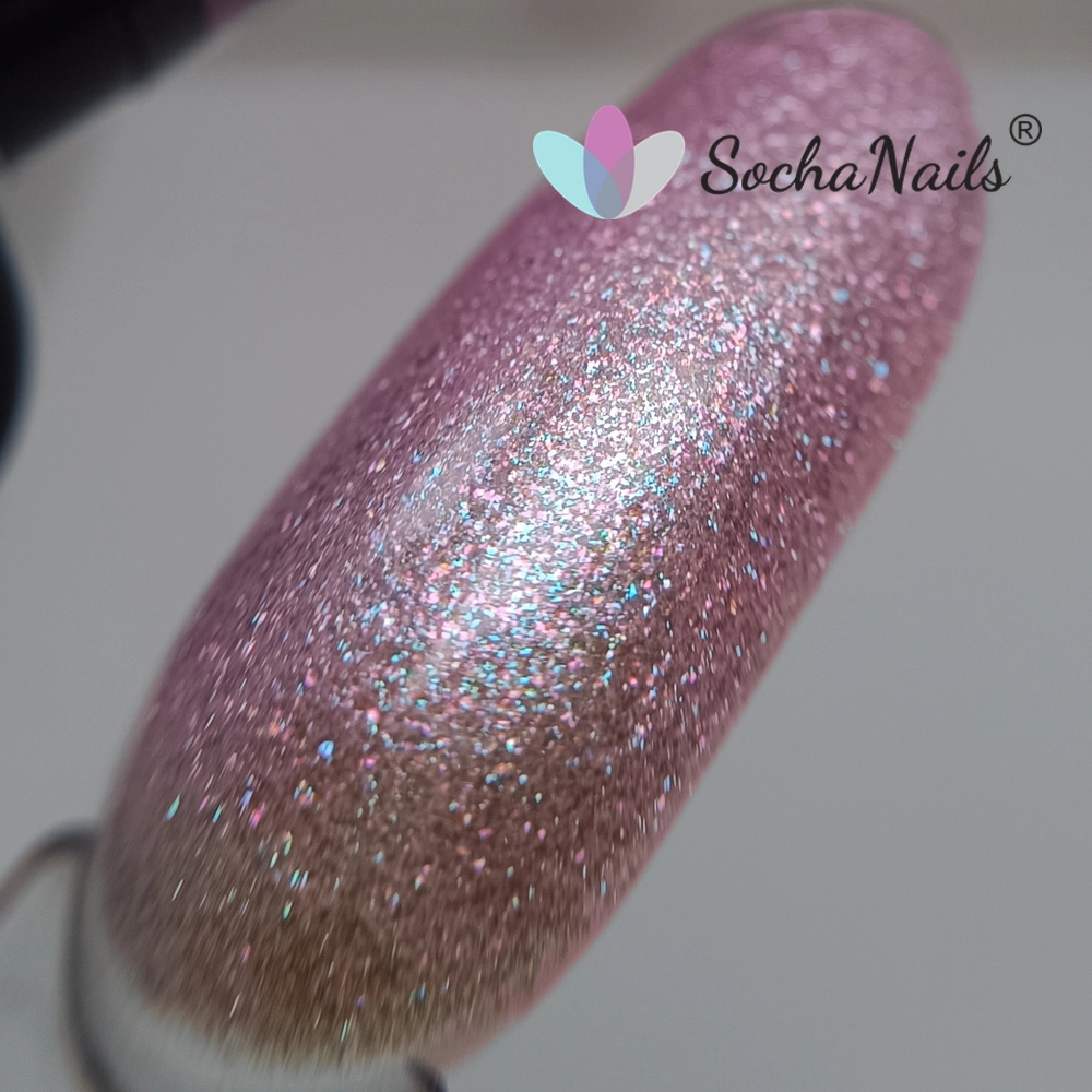 Manicure w kolorze Ragazza 371 - jasny róż z miękką, satynową opalizacją