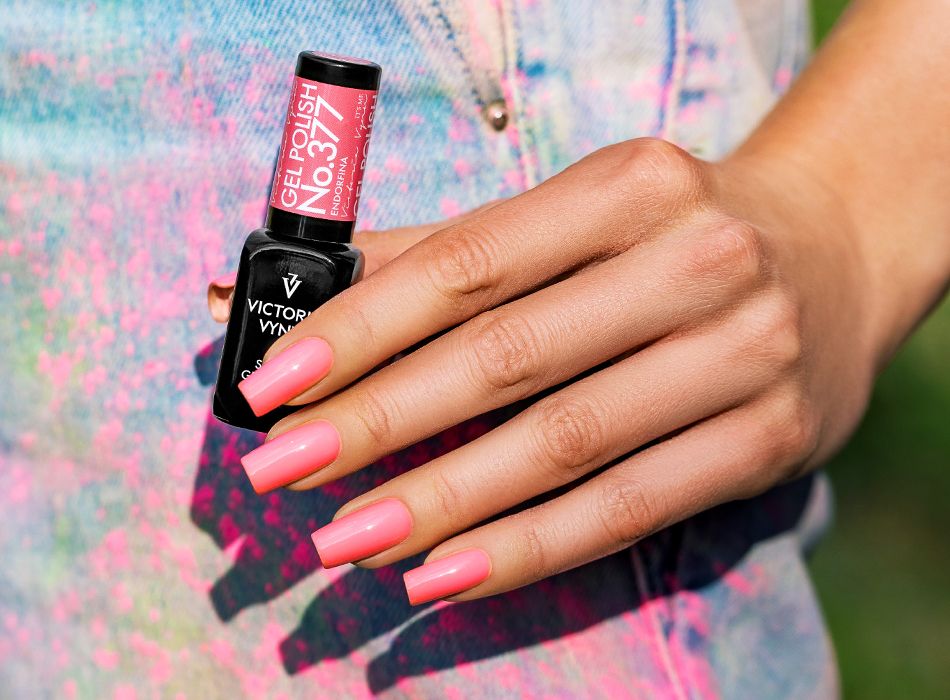 lakier-hybrydowy-victoria-vynn-gel-polish-377-endorfina-8-ml-stylizacja.jpg
