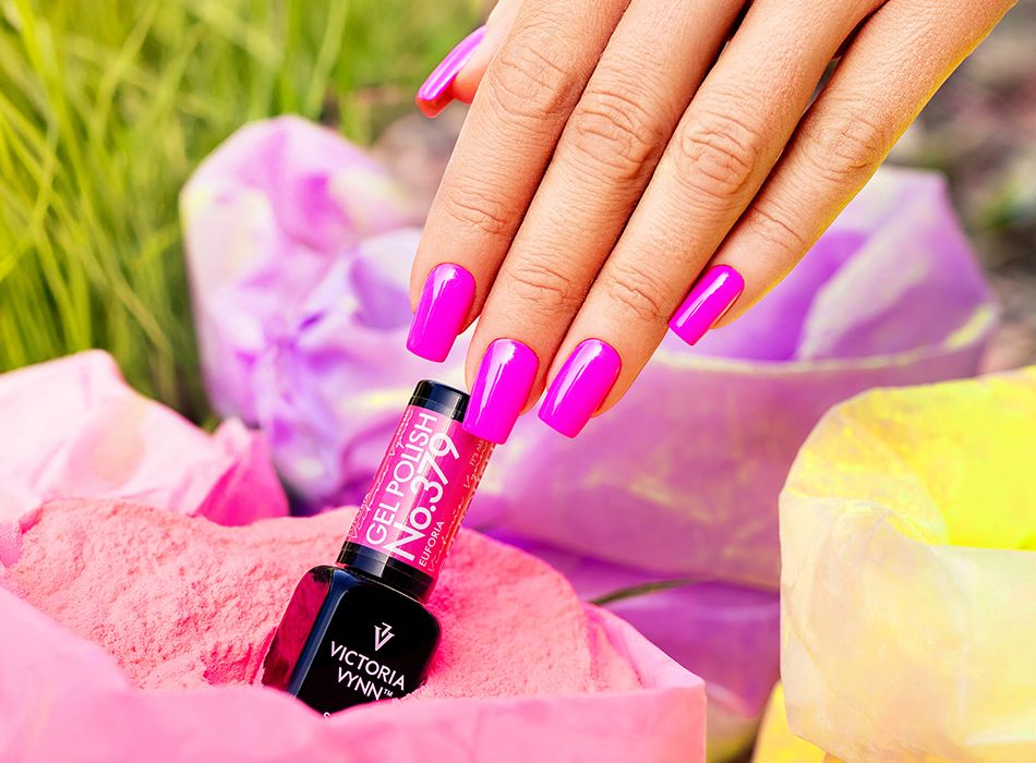 lakier-hybrydowy-victoria-vynn-gel-polish-379-euforia-8-ml-stylizacja.jpg