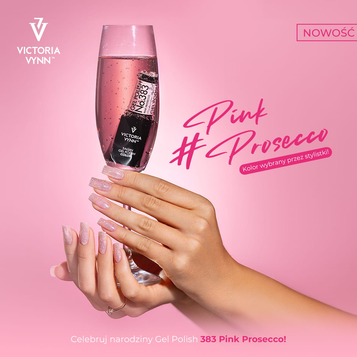 Stylizacja lakierem 383 Pink Prosecco - delikatny róż z holograficznymi drobinkami Flash na paznokciach