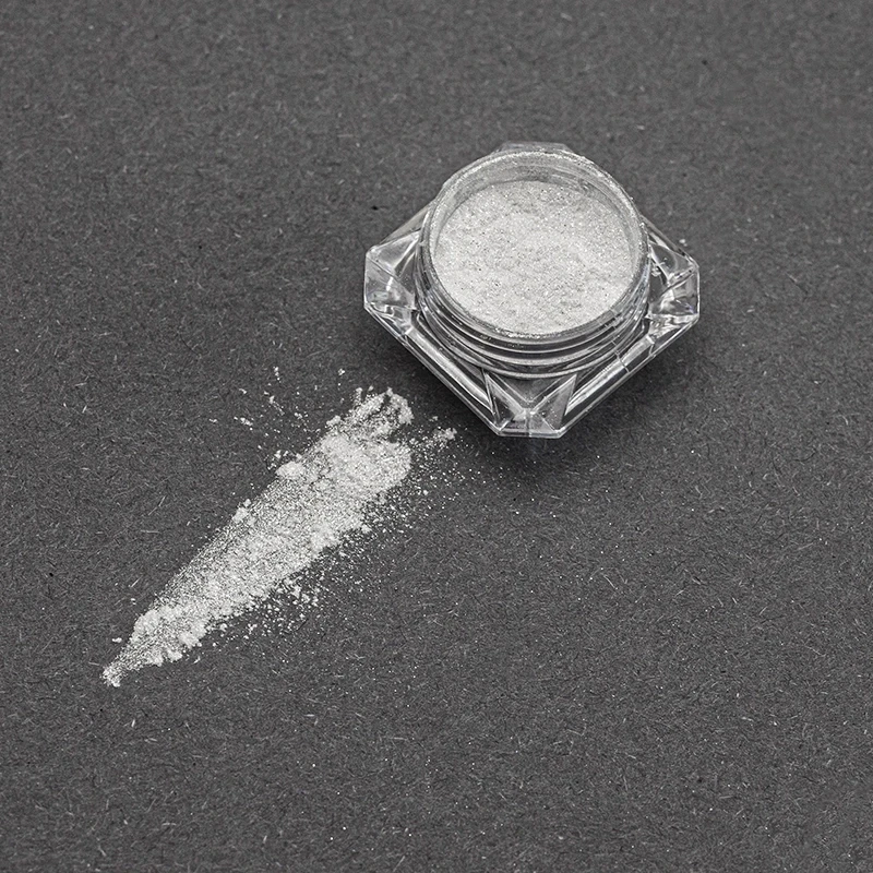 elarto-pylek-do-zdobienia-paznokci-chrome-powder-moonlight-white-0-5-g-zawartosc.webp