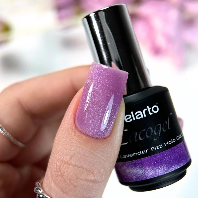 elarto-lakier-hybrydowy-lacogel-lavender-fizz-holo-cat-eye-nr-903-7-ml-stylizacja.webp