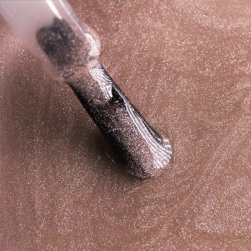 Lacogel Mocha Mousse Holo Cat Eye nr 912 - odcień czekoladowego brązu z holograficznym pyłem na płytce