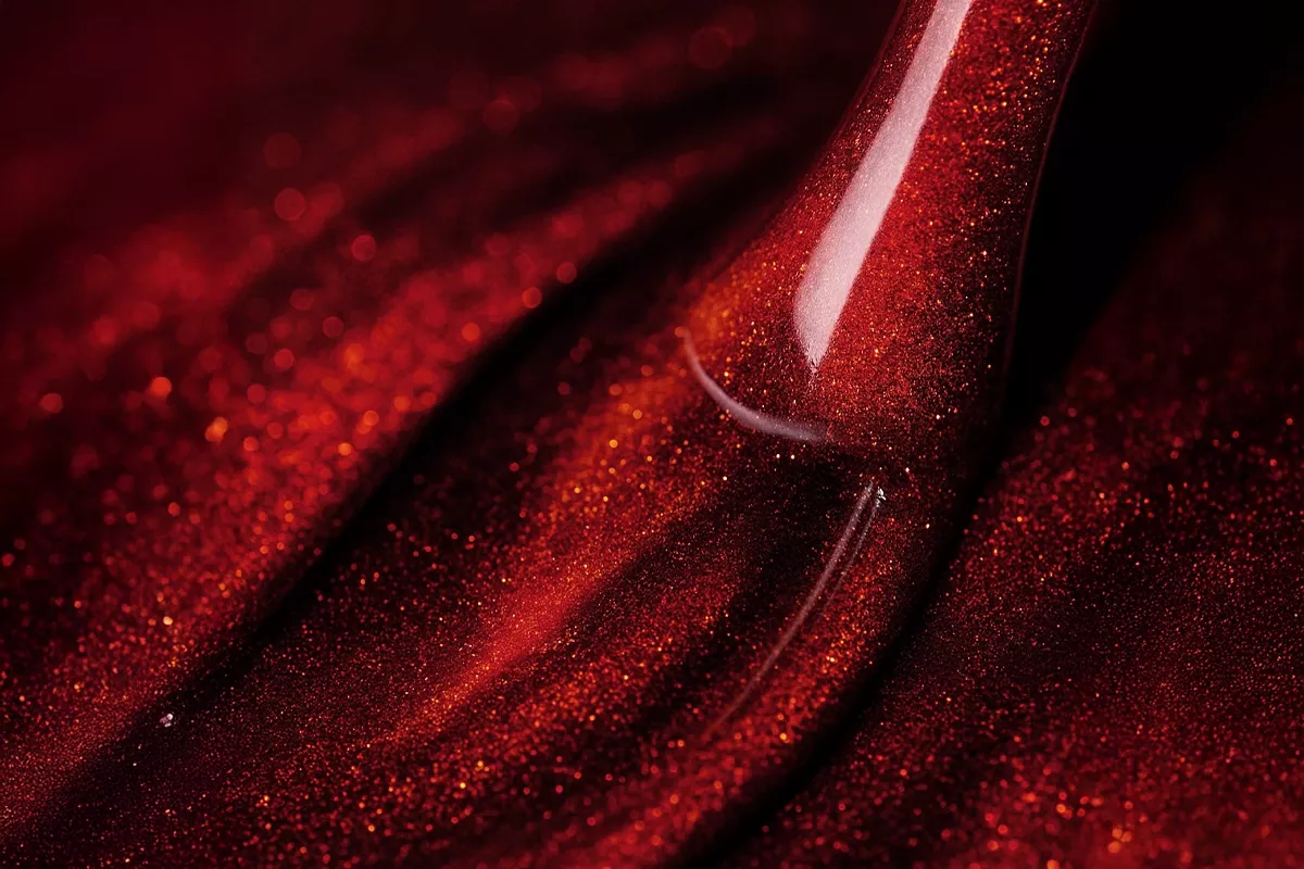 Lakier hybrydowy Cat Eye 429 Cherry Lady 8 ml - nasycona czerwień z metalicznymi drobinkami
