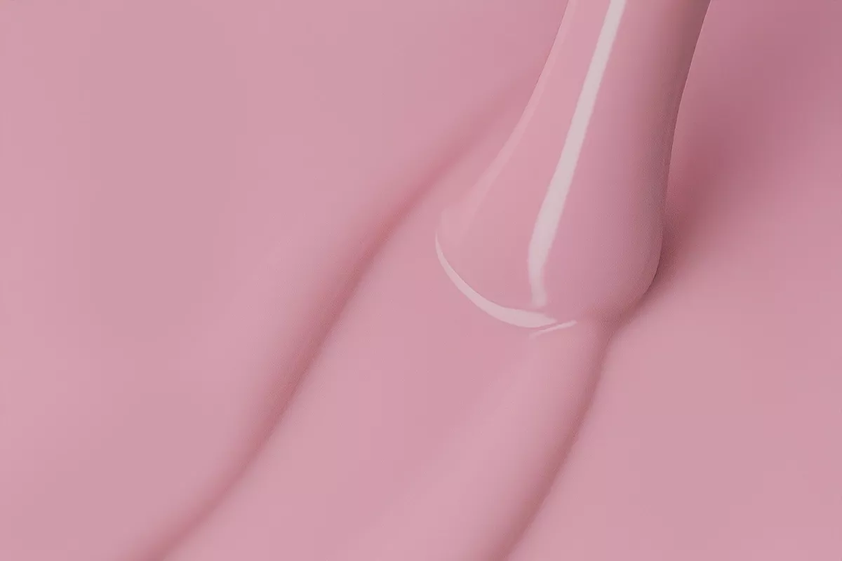 Swatch lakieru hybrydowego Victoria Vynn Gel Polish 425 MacaRose - delikatny, pudrowo różowy kolor