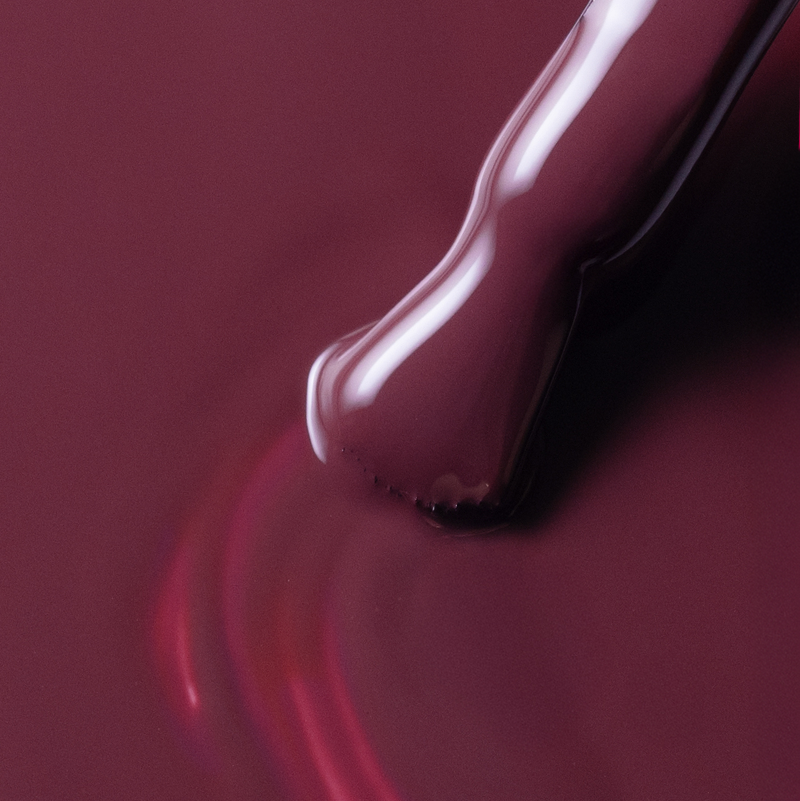 Lacogel Grape Truffle nr 697S - zbliżenie na śliwkowy fiolet z nutą brązu, kremowe pełne krycie