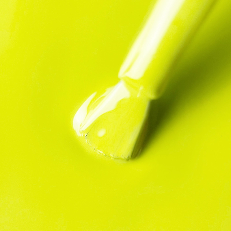 Lacogel John Lemon nr 677 - zbliżenie na rozbieloną neonową żółć, kremowe pełne krycie