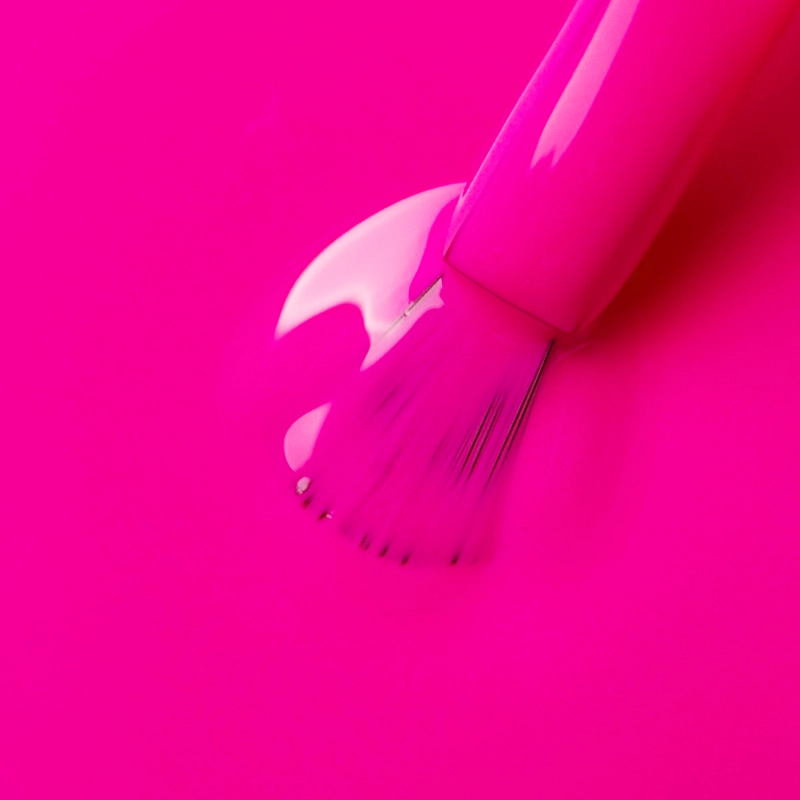 Lacogel Hot Magenta nr 672S - zbliżenie na elektryzującą magentę i fuksję, kremowe pełne krycie