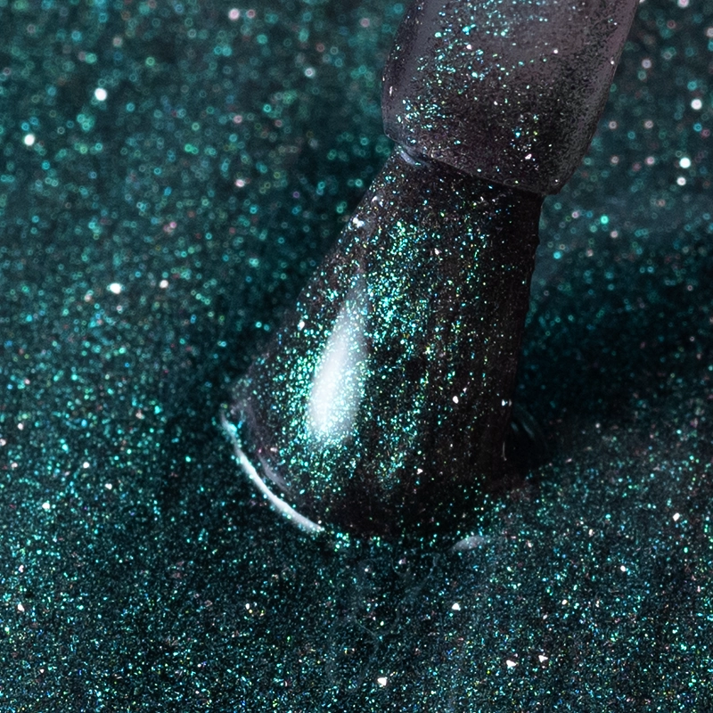 2025_09_10_936_emerald_glance_closeup_2_800x800 (1).webp