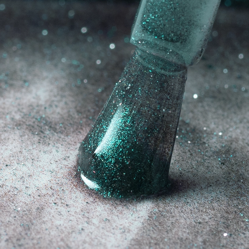 2025_09_10_936_emerald_glance_closeup_800x800.webp
