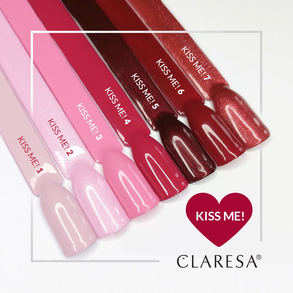Packshot lakieru hybrydowego Claresa Kiss Me 3 - butelka i wymalowany swatch w ciepłym, kremowym różu