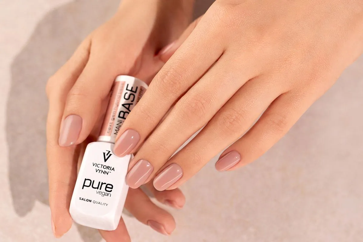 Pure Vegan Mani Pedi Base Nude Victoria Vynn — beżowa baza 2w1 do dłoni i stóp