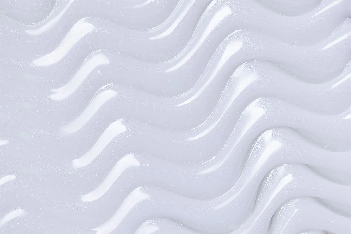 Victoria Vynn EASY FIBER GEL Sparkle Milky 50ml - swatch mlecznej bieli z połyskującymi drobinkami
